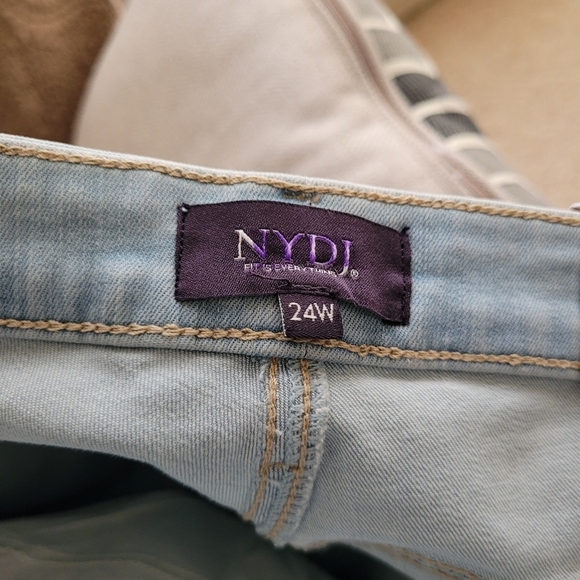 NYDJ Slim Bootcut Jeans NWT - Picture 2 of 8